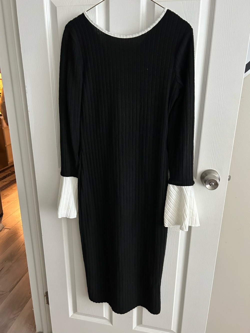 Black and White Contrast Long Sleeve Knit Dress
